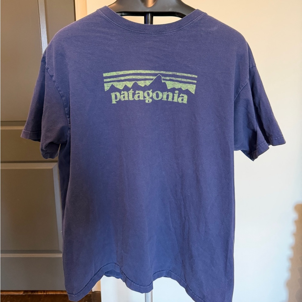 Patagonia Men's Navy Tee with Green Logo Size XL